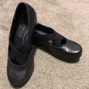 Dansko dressier black clogs - Mint condition